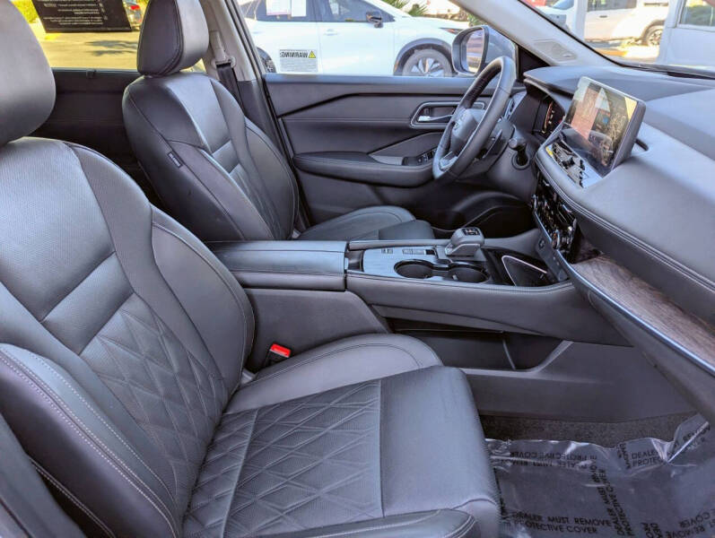 2025 Nissan Rogue Platinum