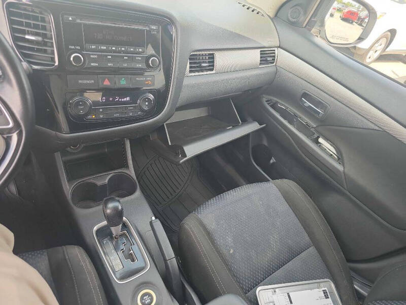 2016 Mitsubishi Outlander ES