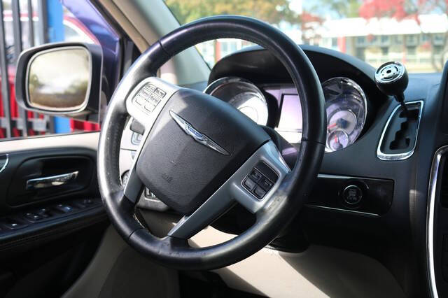 2013 Chrysler Town and Country Touring-L