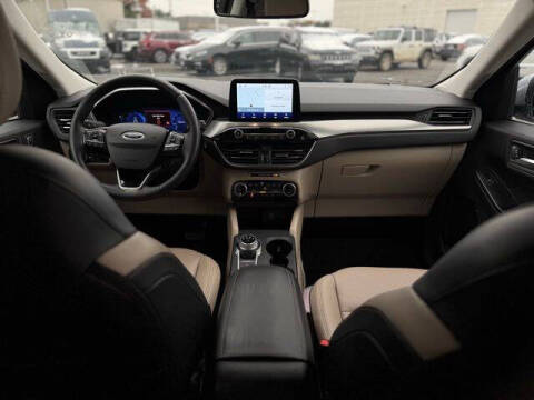 2022 Ford Escape Titanium