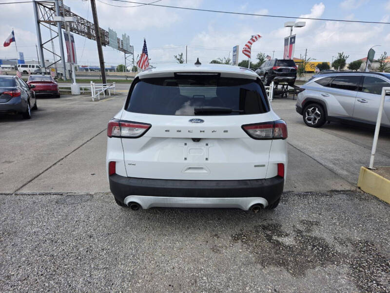 2020 Ford Escape SE