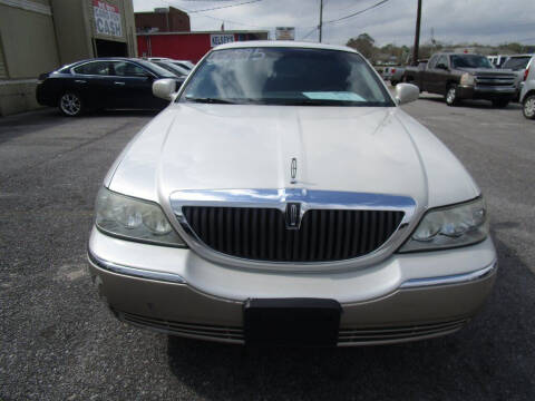 2004 Lincoln Town Car for sale at Downtown Motors in Milton FL