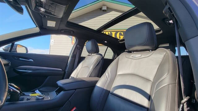 2024 Cadillac XT4 Premium Luxury