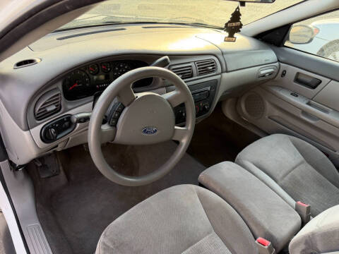 2005 Ford Taurus SE