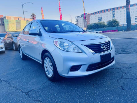 2014 Nissan Versa 1.6 SV