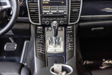 2016 Porsche Panamera 4 Edition