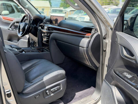 2017 Lexus LX 570