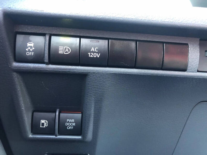 2024 Toyota Sienna XLE 7-Passenger