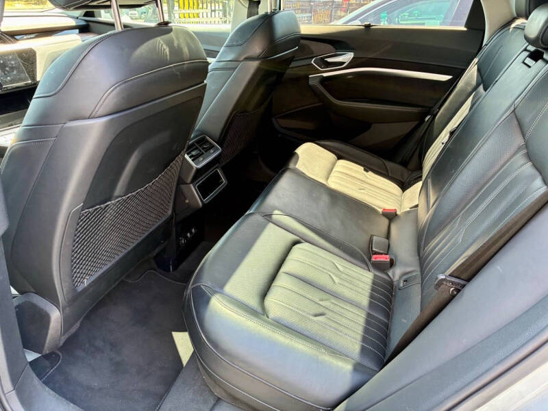 2019 Audi e-tron quattro Prestige