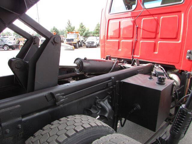 2009 Sterling L7500 Series