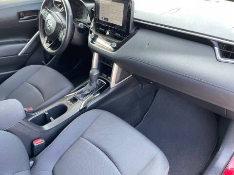 2024 Toyota Corolla Cross LE
