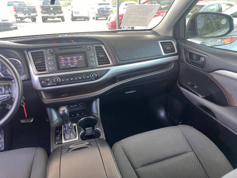 2019 Toyota Highlander LE