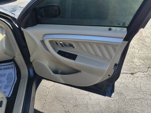 2018 Ford Taurus SE