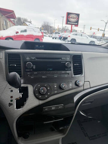 2011 Toyota Sienna LE 7-Passenger Auto Access Seat