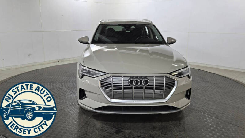 2022 Audi e-tron quattro Premium
