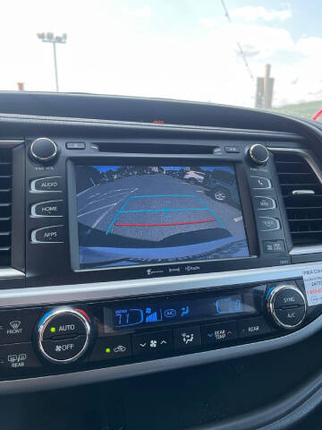 2017 Toyota Highlander SE