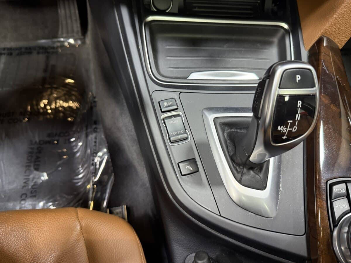 2014 BMW 3 Series 32