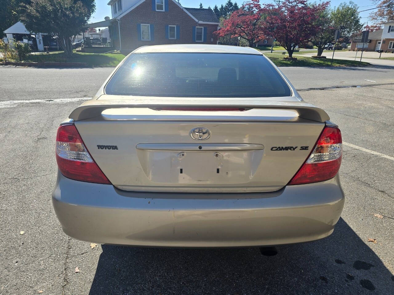 2004 Toyota Camry for sale at QUEENSGATE AUTO SALES in York, PA