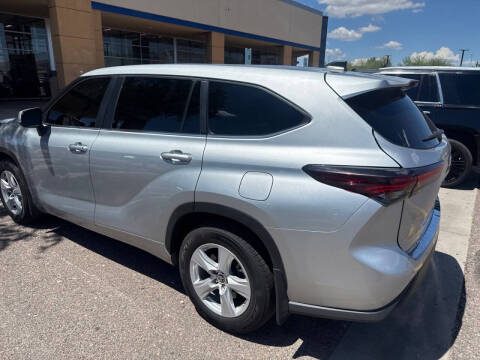 2024 Toyota Highlander LE