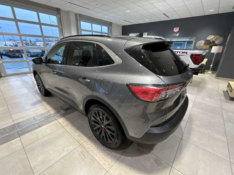 2021 Ford Escape Hybrid Titanium