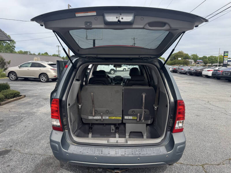 2008 Hyundai Entourage GLS