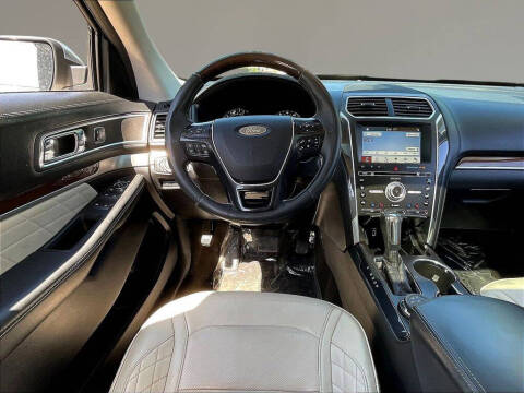 2017 Ford Explorer Platinum