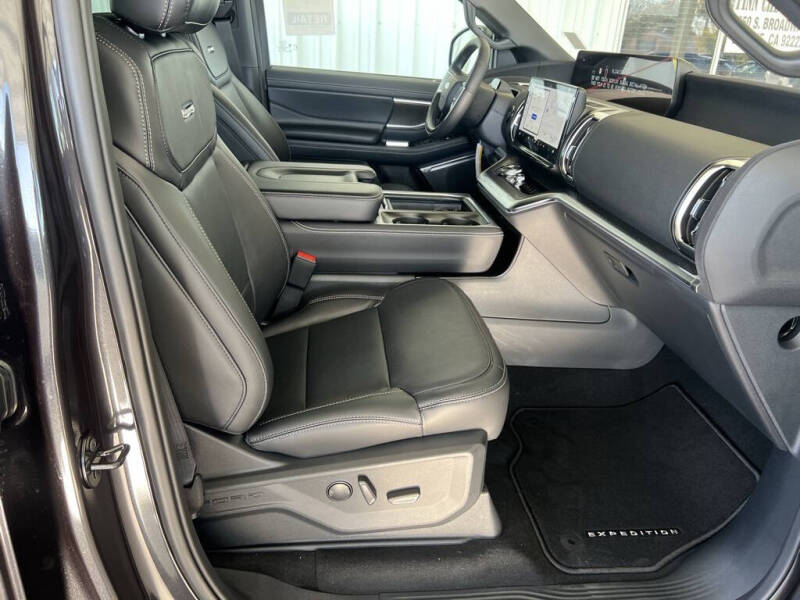 2025 Ford Expedition Platinum