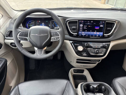 2024 Chrysler Pacifica Plug-In Hybrid Select