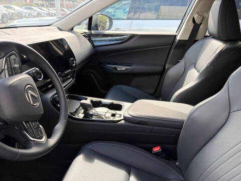 2025 Lexus NX 350h Premium