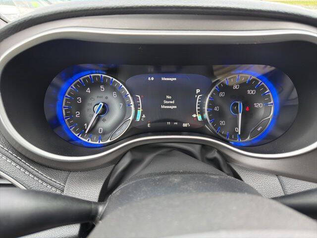 2027 Chrysler Pacifica Select