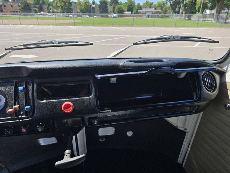 1971 Volkswagen Camper Bus