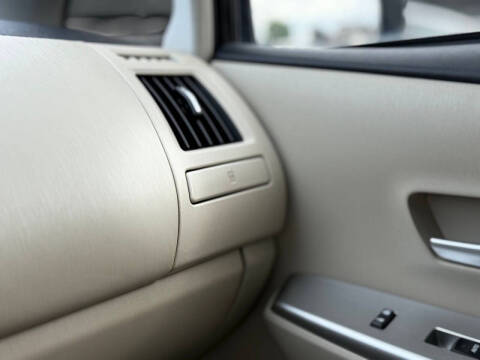 2013 Toyota Prius v Five