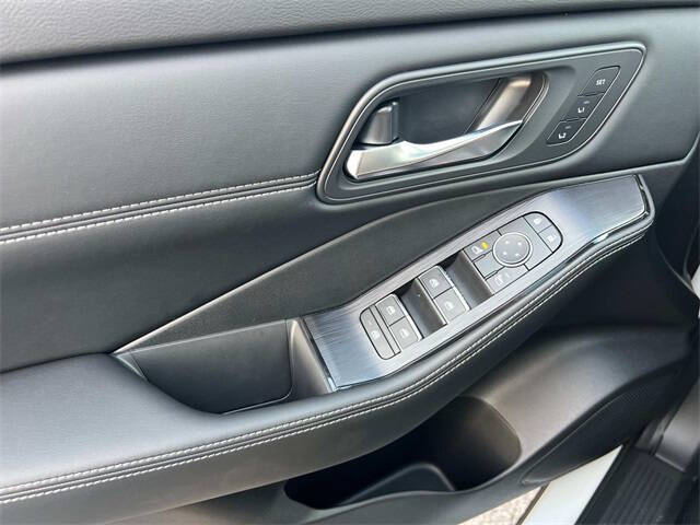 2025 Nissan Rogue SL