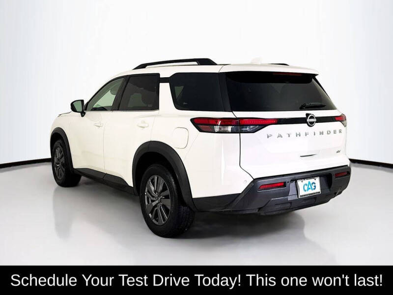 2024 Nissan Pathfinder SV