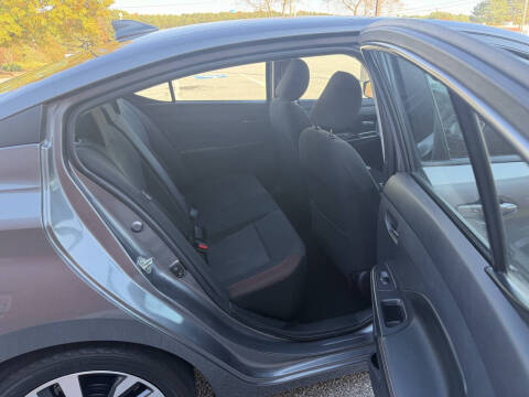 2021 Nissan Versa SR