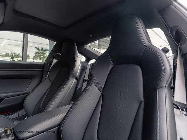 2025 Porsche 911 Carrera