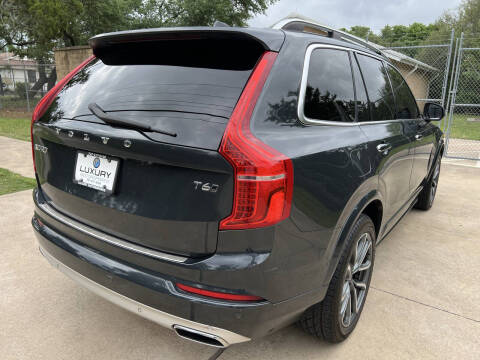 2017 Volvo XC90 T6 Momentum