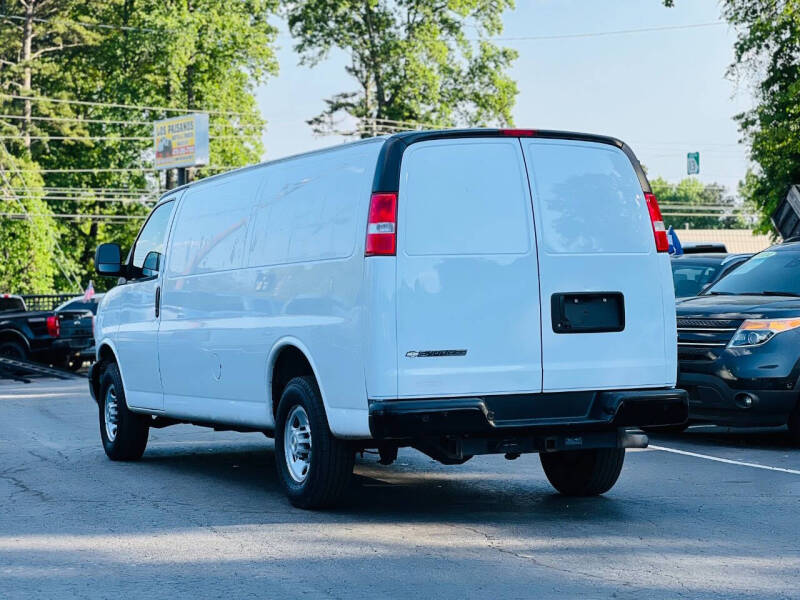 2022 Chevrolet Express 2500