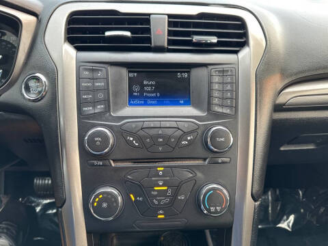 2017 Ford Fusion SE