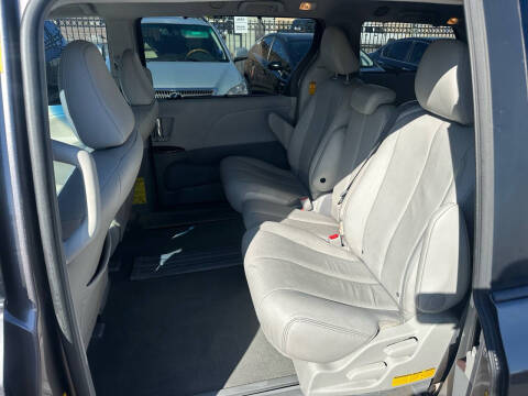 2014 Toyota Sienna XLE 8-Passenger
