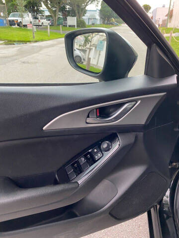 2017 Mazda MAZDA3 Sport