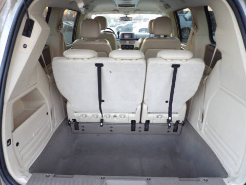 2010 Volkswagen Routan SE