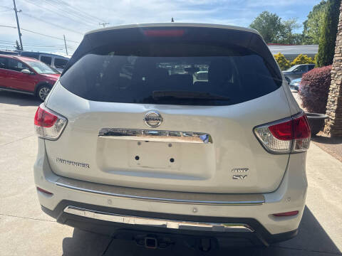 2016 Nissan Pathfinder SV