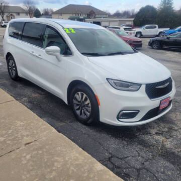 2022 Chrysler Pacifica Hybrid for sale at Cooley Auto Sales in North Liberty IA