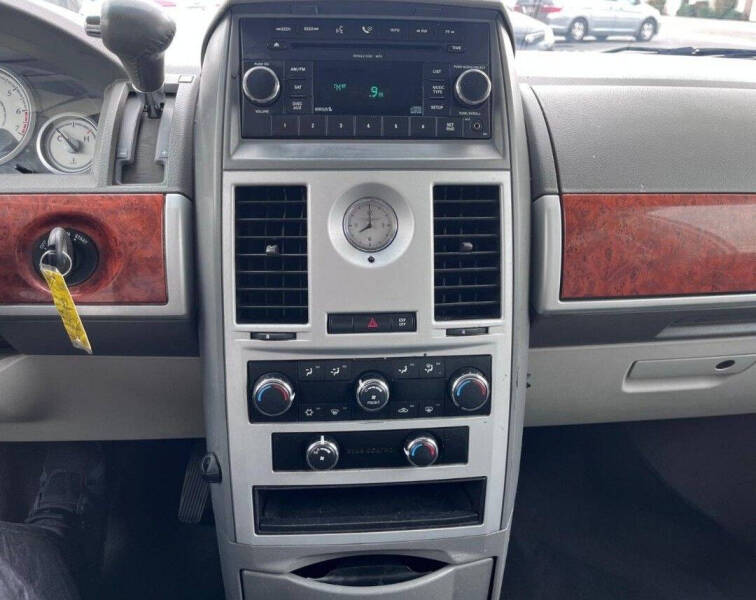 2009 Chrysler Town and Country Touring