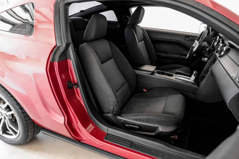2005 Ford Mustang V6 Deluxe