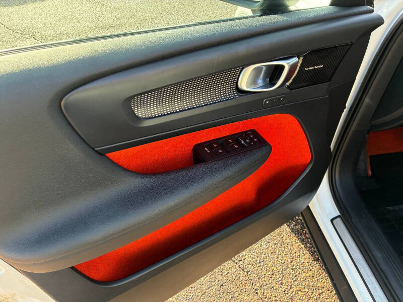 2019 Volvo XC40 T5 R-Design