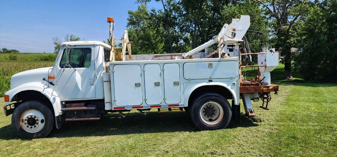 2001 International 4700 for sale at Knabenhans Motor Sales in Saint John, IN