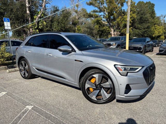 2022 Audi e-tron quattro Premium Plus