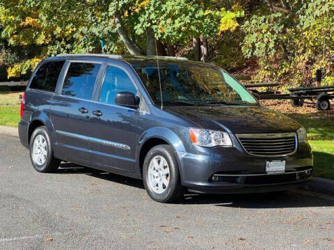 2013 Chrysler Town and Country Touring